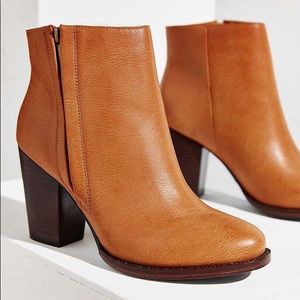 Urban Outfitters (Silence and Noise) ankle boot